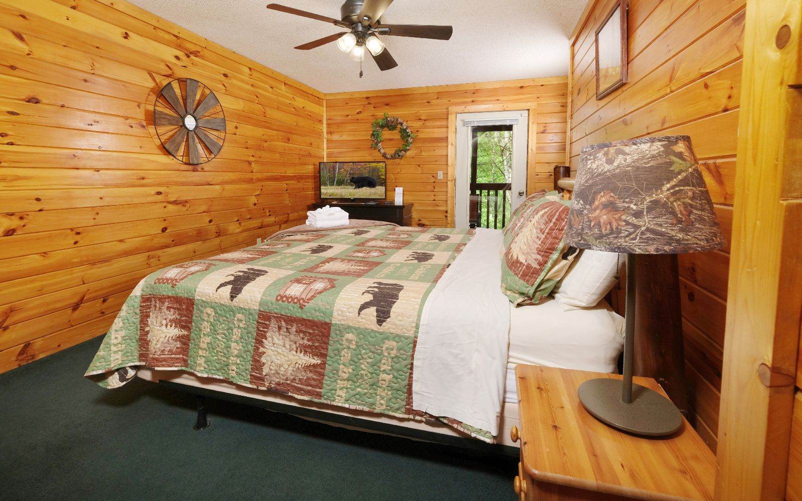 BIG BEAR LODGE - 12 bedroom Cabin in Pigeon Forge