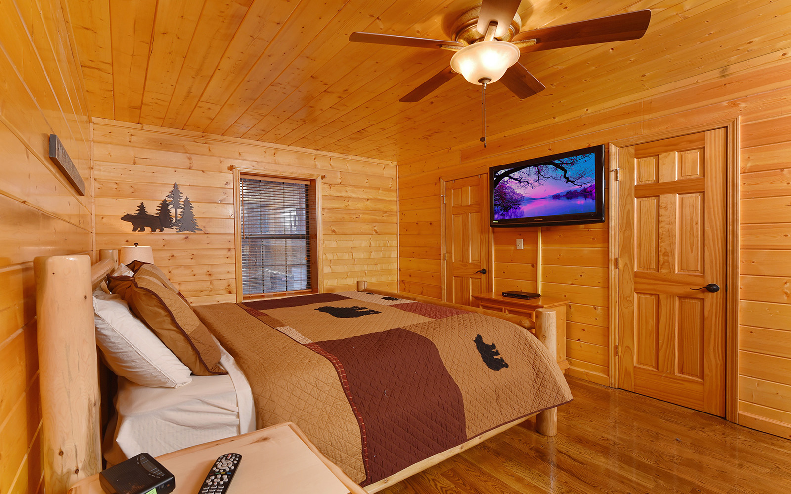 https://www.pigeonforgetncabins.com/wp-content/uploads/2022/02/pigeon-forge-cabin-wild-bear-lodge-bedroom-2.jpg